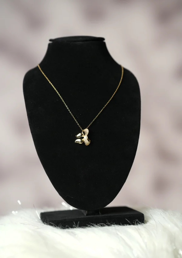 Pearl Grace bow Necklace