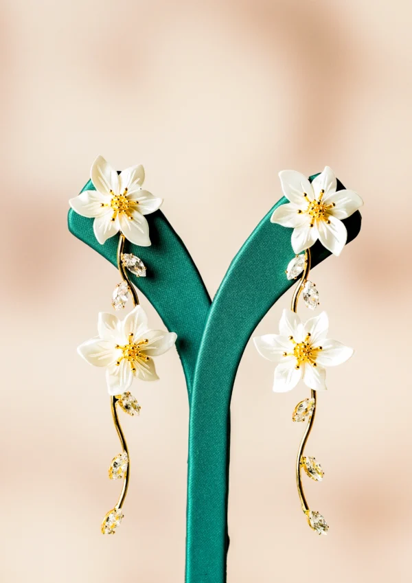 Pearl Blossom Curve Earrings